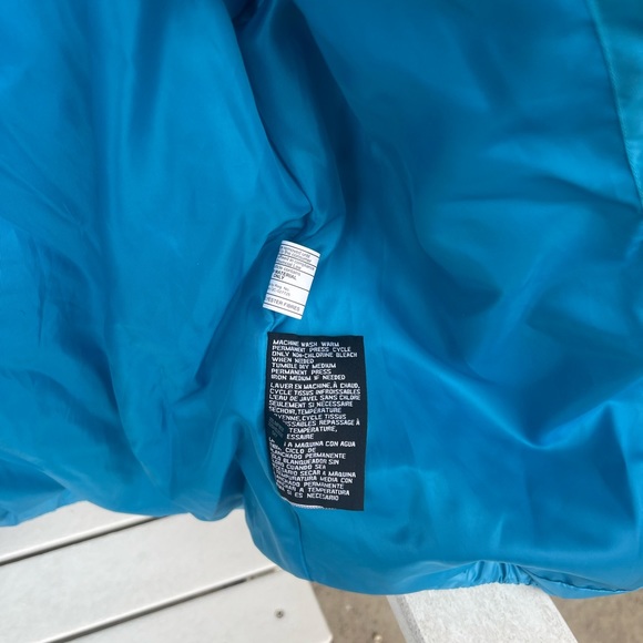 Guess bubble coat. It don’t have a hoodie attached. - Picture 4 of 5